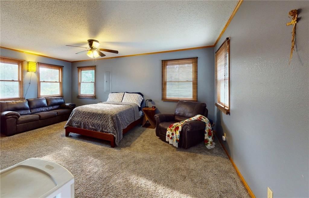 704 W Burton Street — photo 14