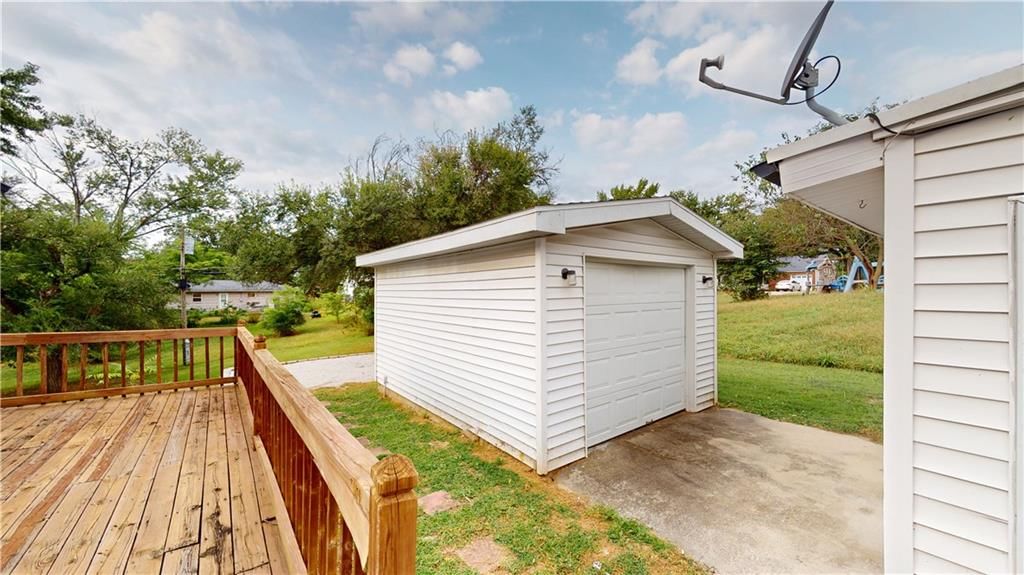 704 W Burton Street — photo 16