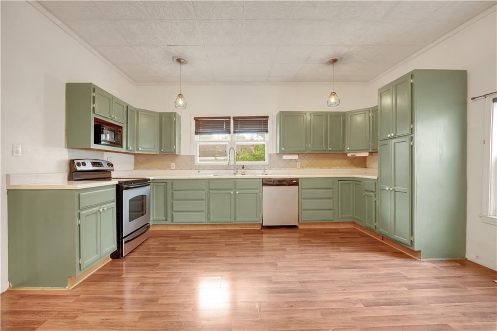 1812 E 12th Street — photo 15