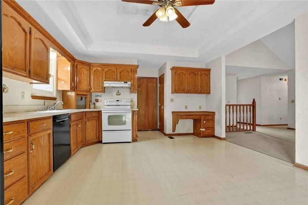 428 Chads Court — photo 4