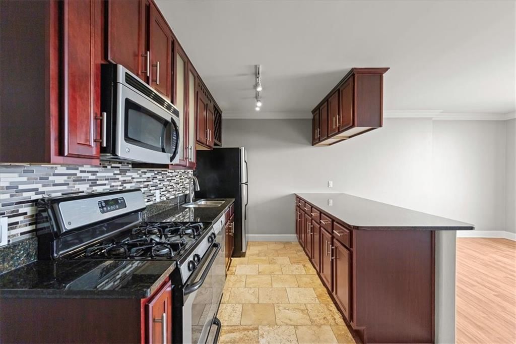 700 E 8th Street — photo 11