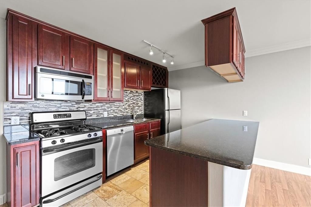 700 E 8th Street — photo 8