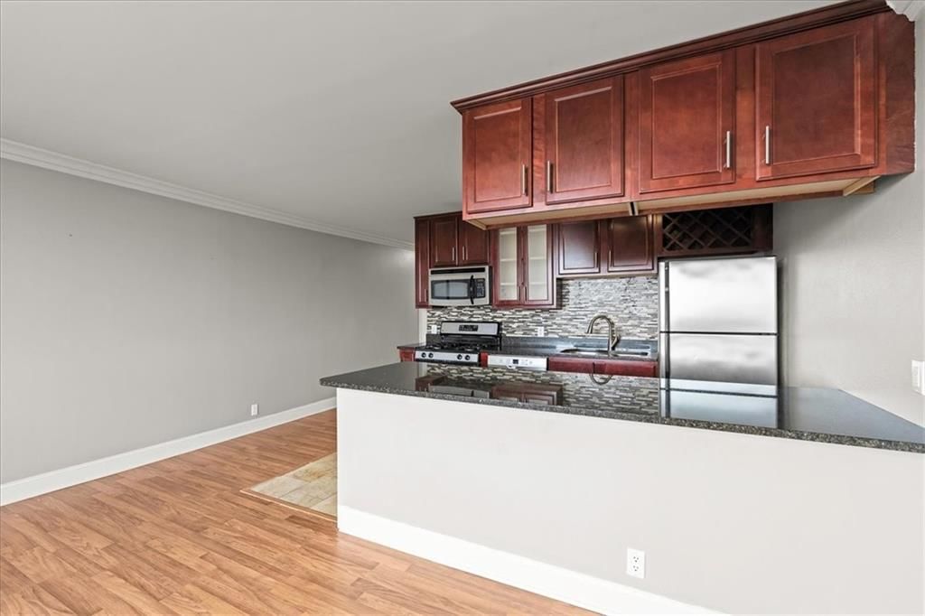 700 E 8th Street — photo 10