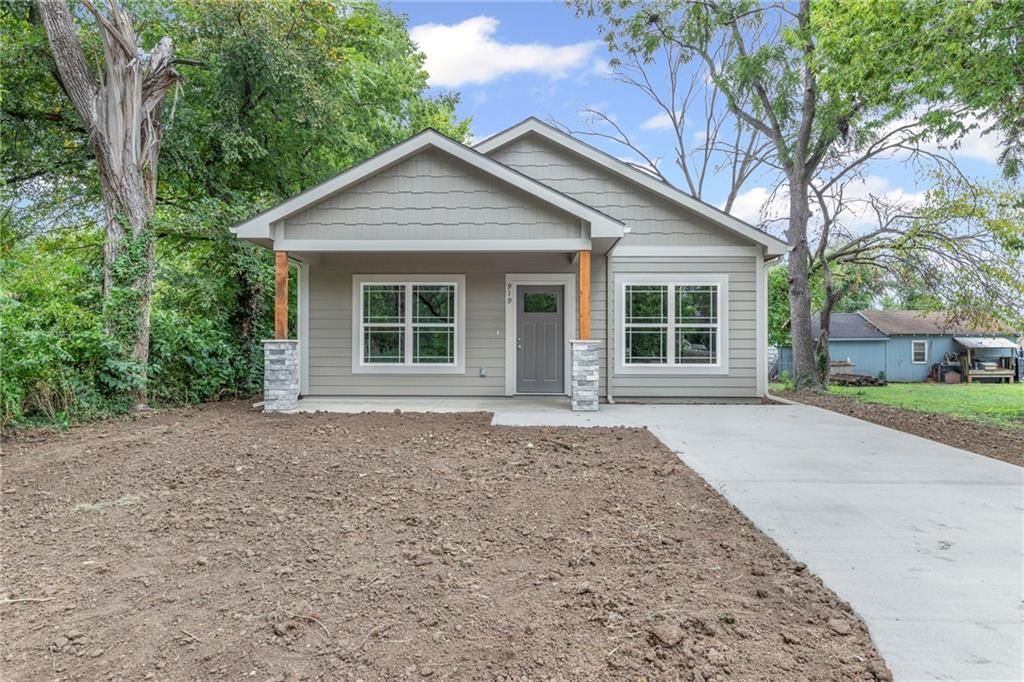 919 E Hamblin Street — photo 2