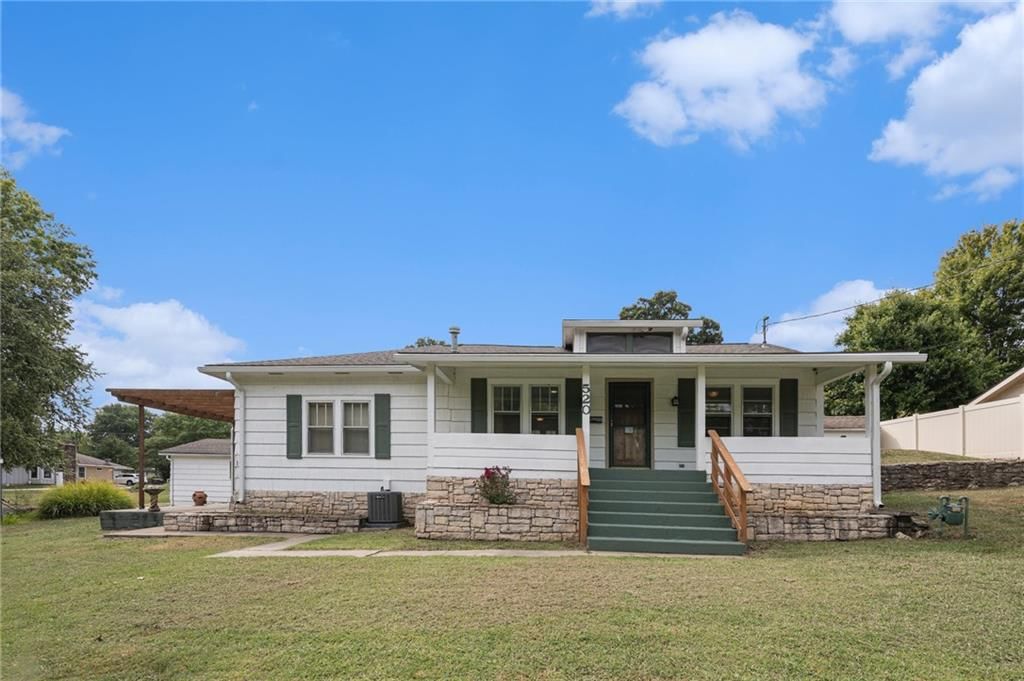520 Linda Lane, Bonner Springs, KS