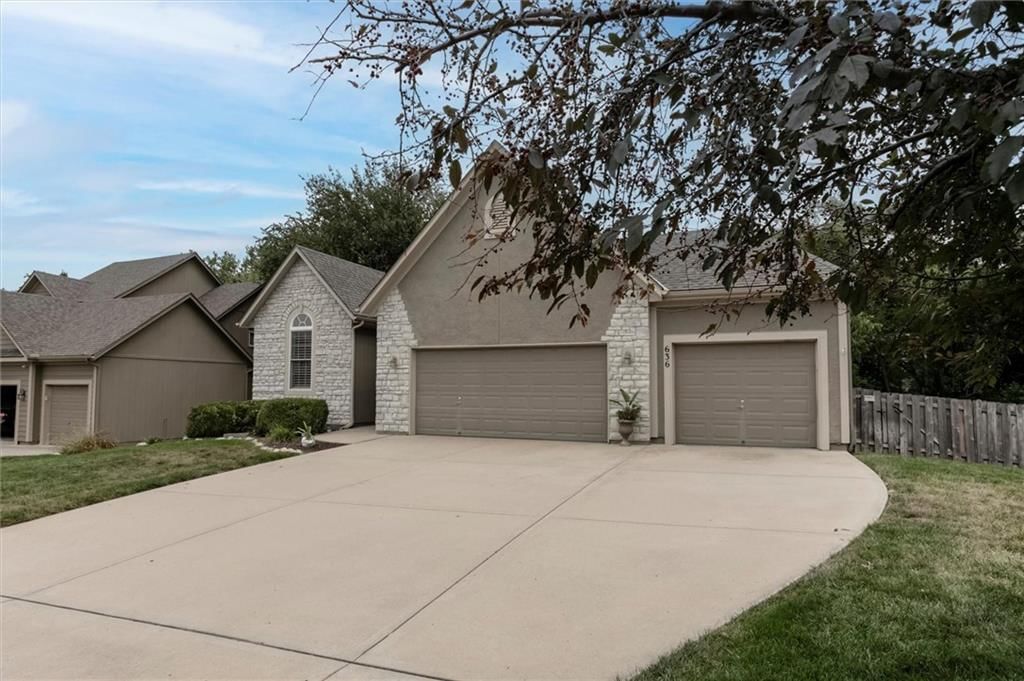 636 N Diane Drive, Olathe, KS