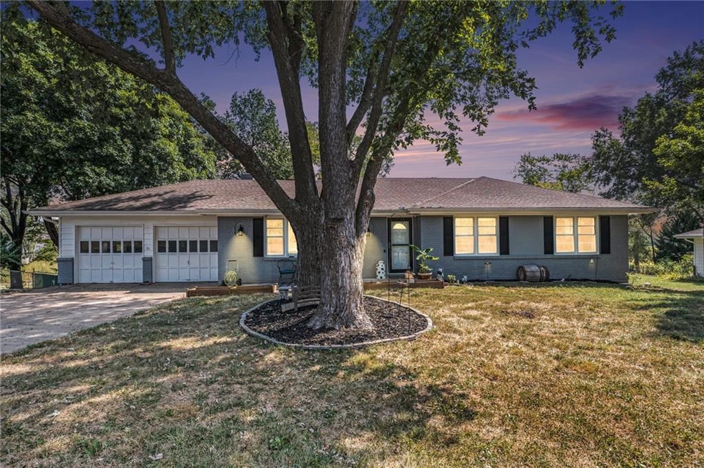 505 Spelman Drive, Smithville, MO
