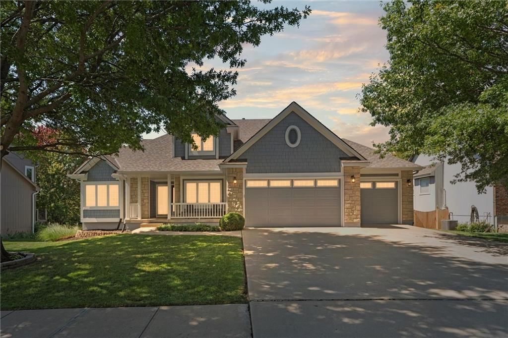 305 Tanner Drive — photo 2
