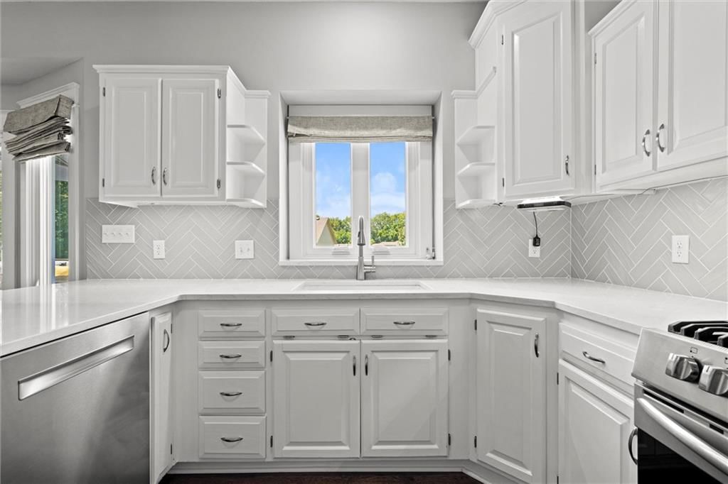 305 Tanner Drive — photo 16