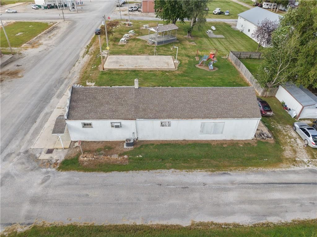 305 Broadway Street — photo 11