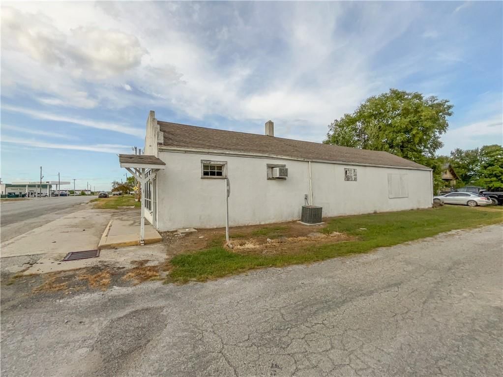 305 Broadway Street — photo 12