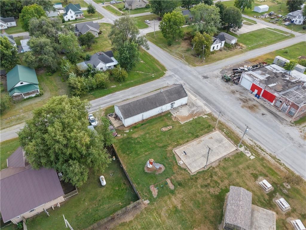305 Broadway Street — photo 15
