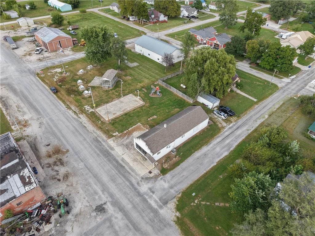 305 Broadway Street — photo 18