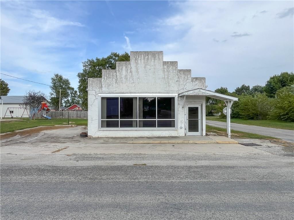 305 Broadway Street — photo 8