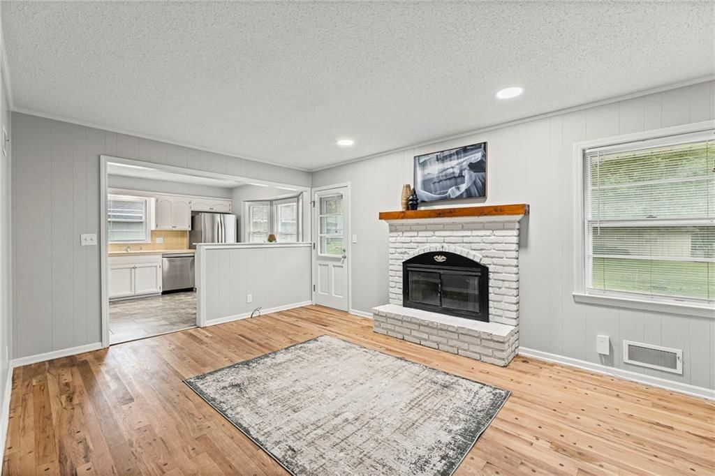 9609 Glenwood Street — photo 9