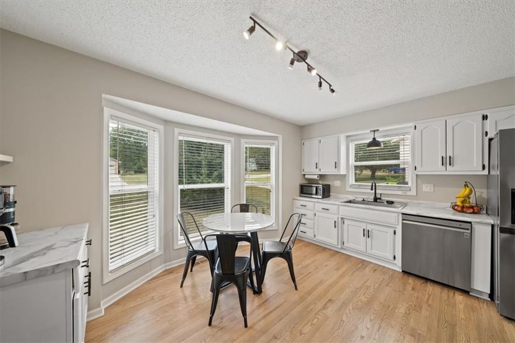 15803 Lawrence Avenue — photo 5