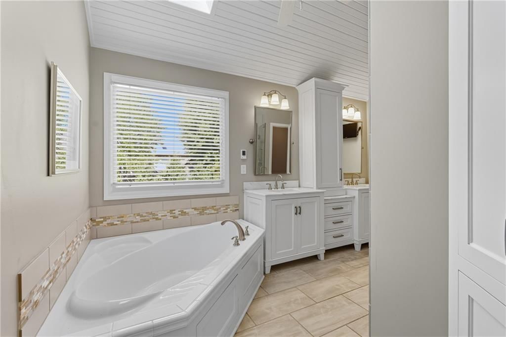 8002 W 131st Terrace — photo 37