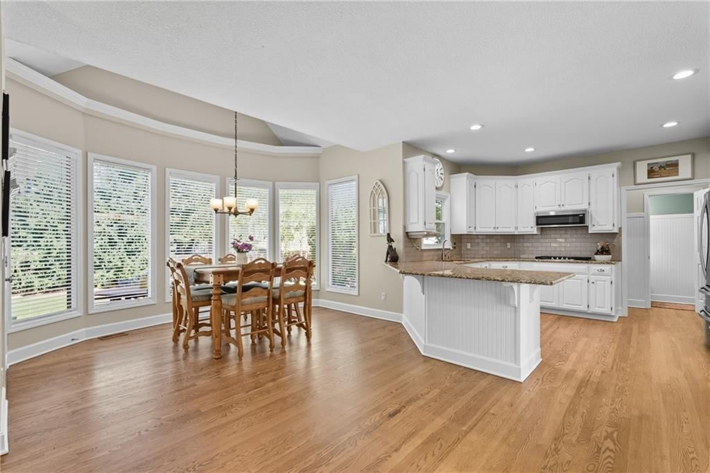 8002 W 131st Terrace — photo 9
