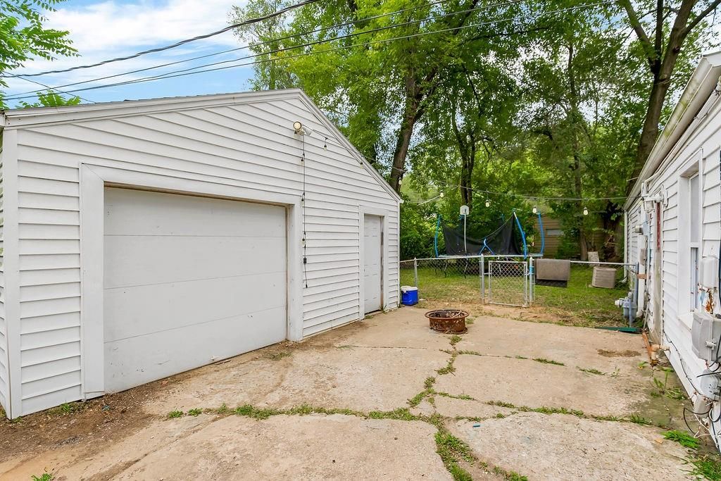 6038 Everett Avenue — photo 17