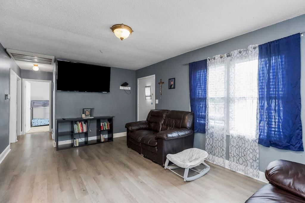 6038 Everett Avenue — photo 6