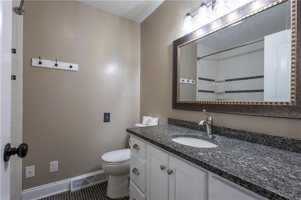 602 W Benton Street — photo 20