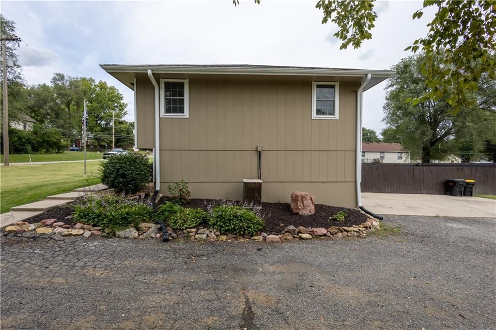 602 W Benton Street — photo 9