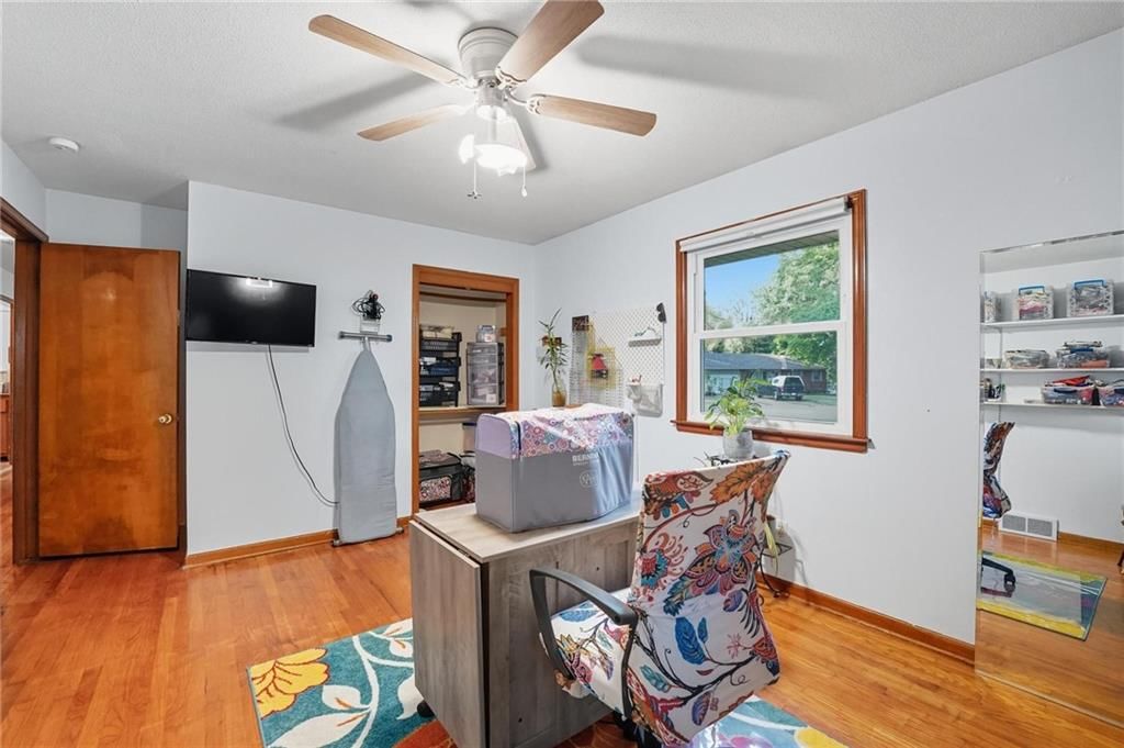 500 W Walnut Street — photo 15