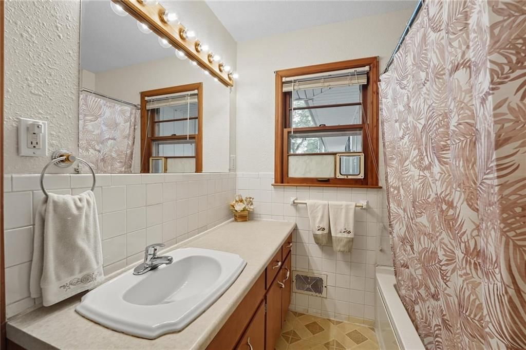 500 W Walnut Street — photo 16