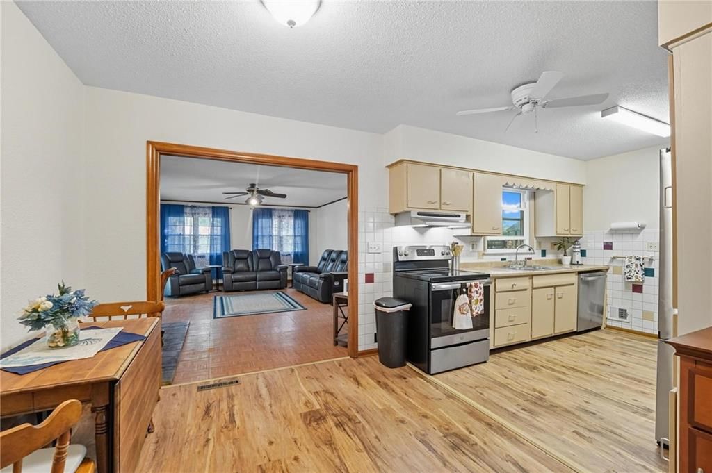 500 W Walnut Street — photo 8