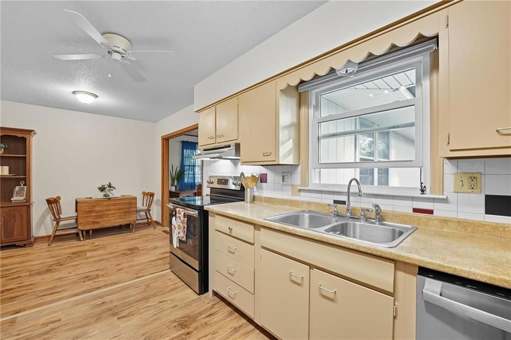 500 W Walnut Street — photo 10