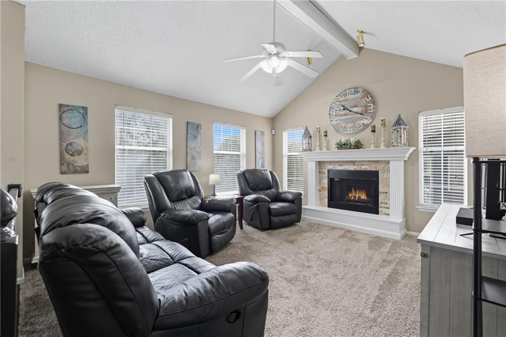 1204 NE BEACON Avenue — photo 3