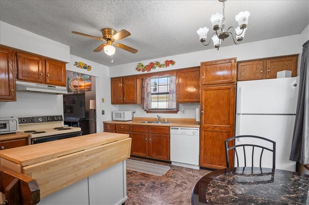 116 SW Chicago Street — photo 3