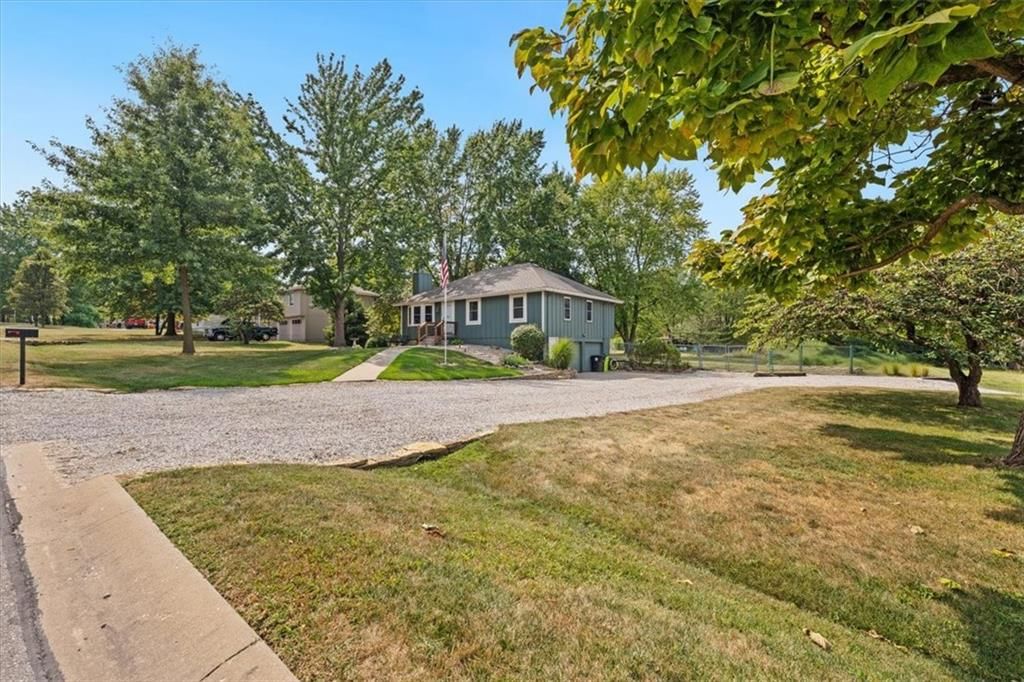 15900 Hight Avenue — photo 3