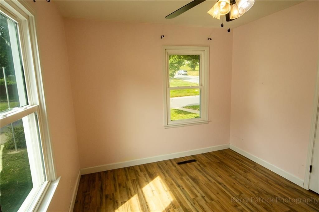 501 W Meadow Lane — photo 16