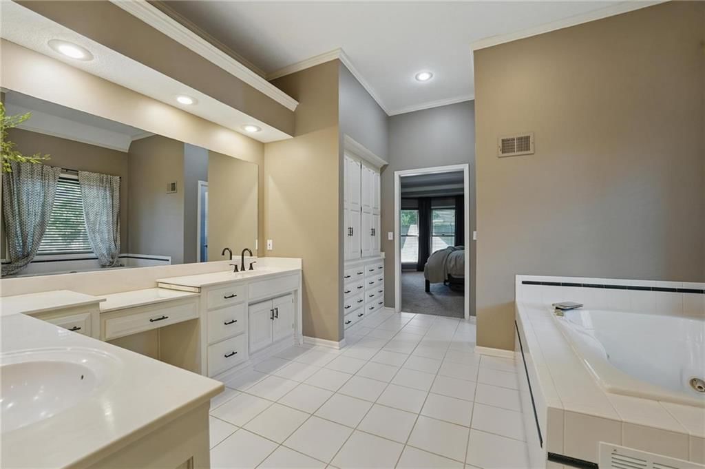 5323 NW 60th Street — photo 31