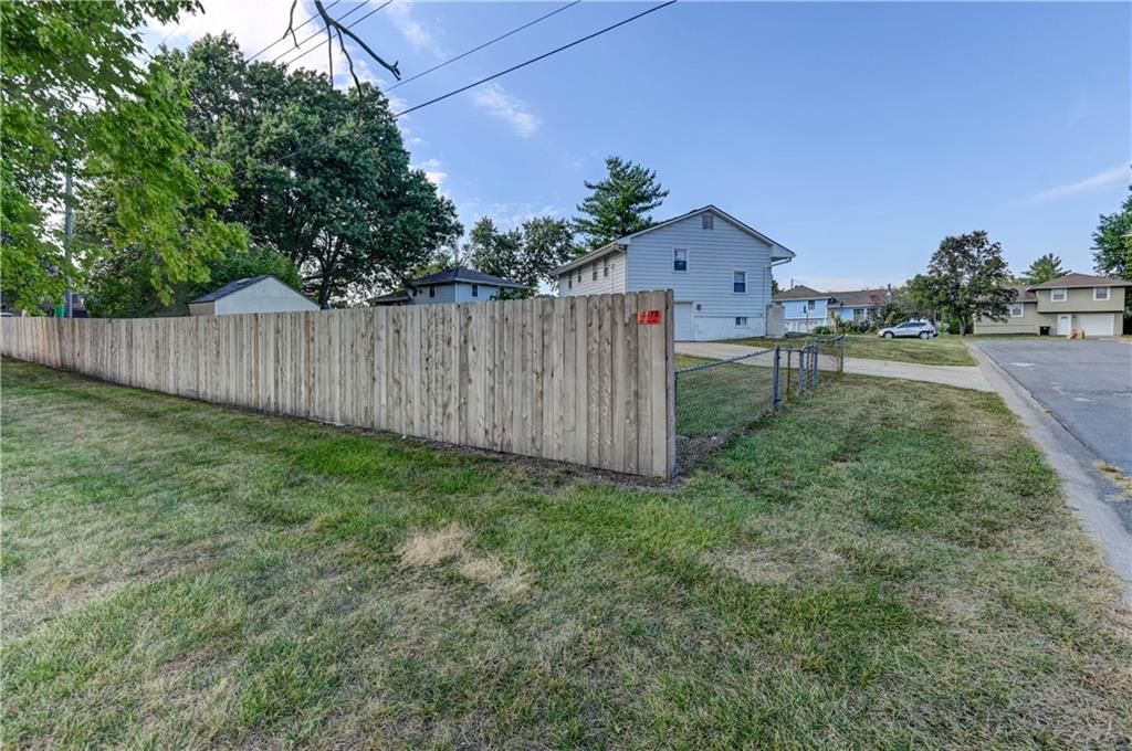 411 SW Glendana Drive — photo 50
