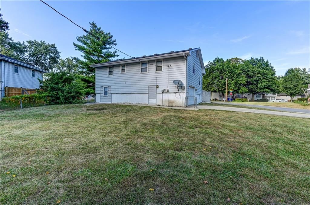 411 SW Glendana Drive — photo 8