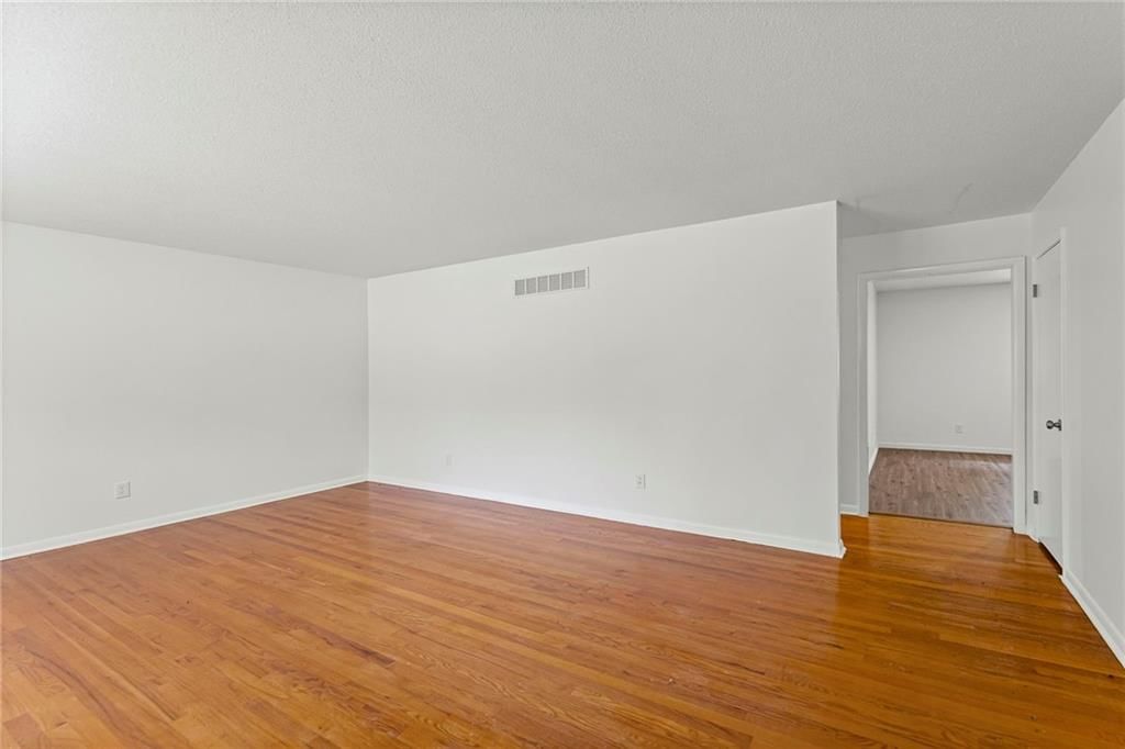 6207 Everett Avenue — photo 3