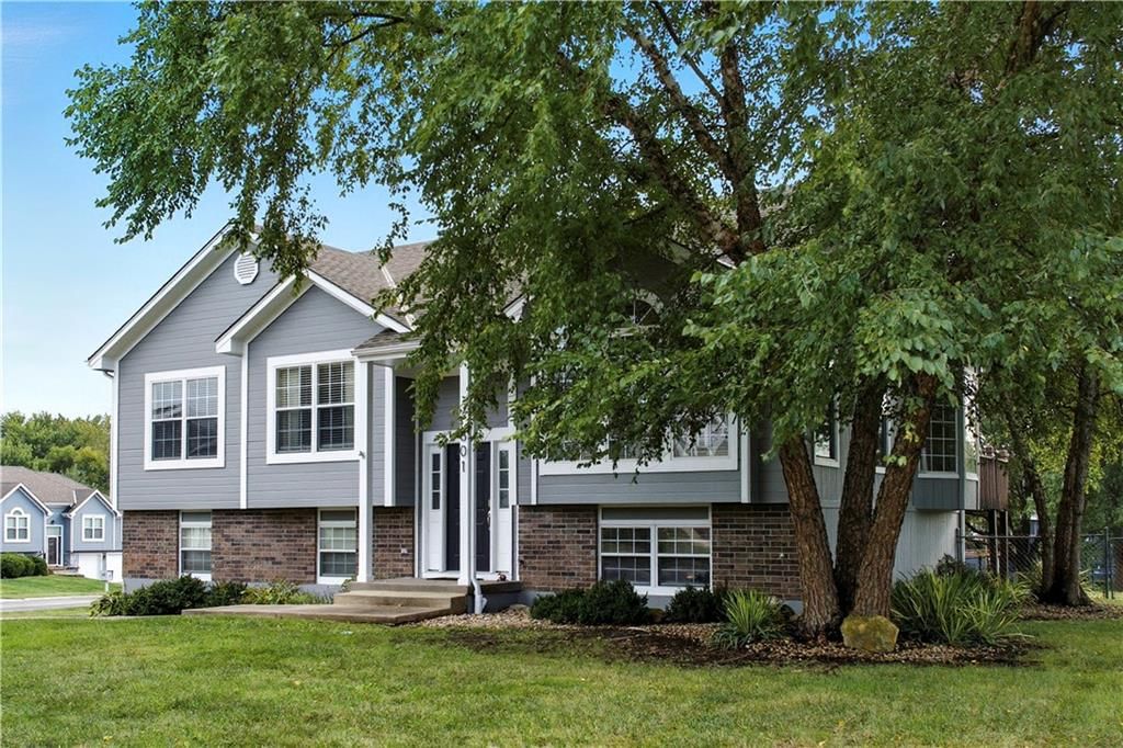 801 Stratford Drive — photo 2