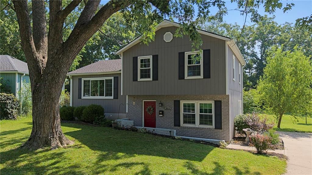 8819 Grandview Street — photo 2