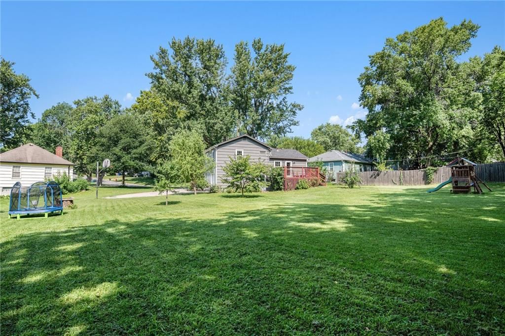 8819 Grandview Street — photo 28