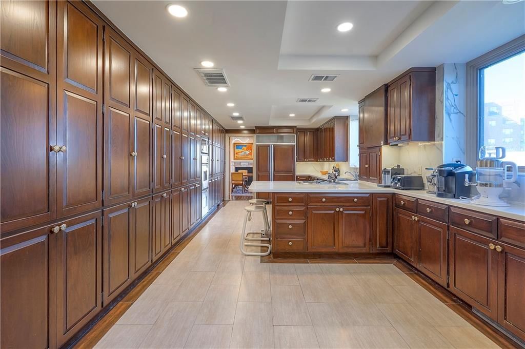 5049 Wornall Road — photo 34