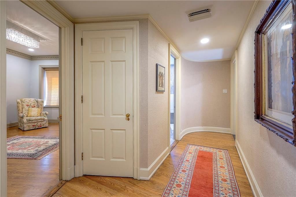 5049 Wornall Road — photo 39