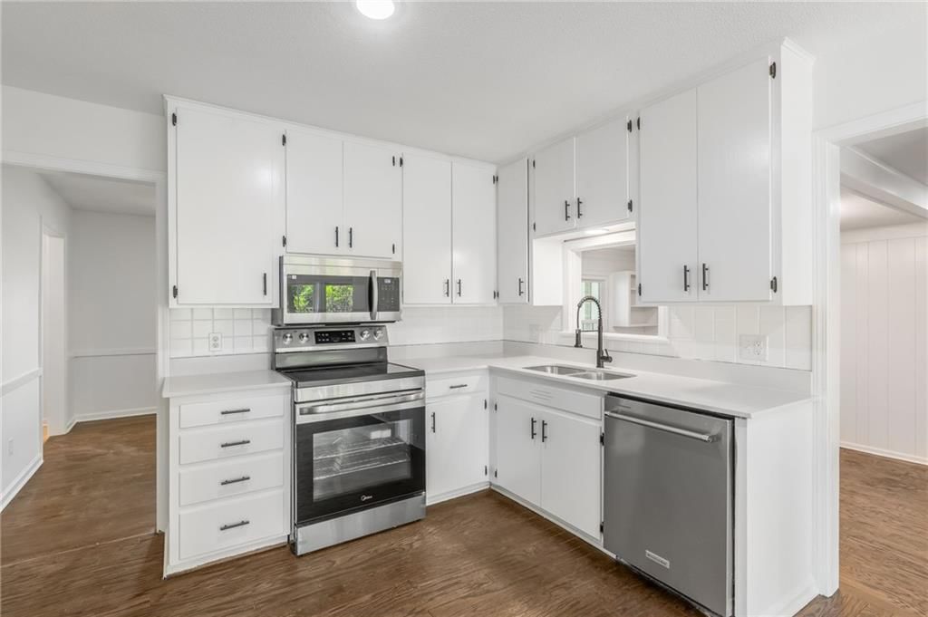 3603 S Hedges Avenue — photo 9