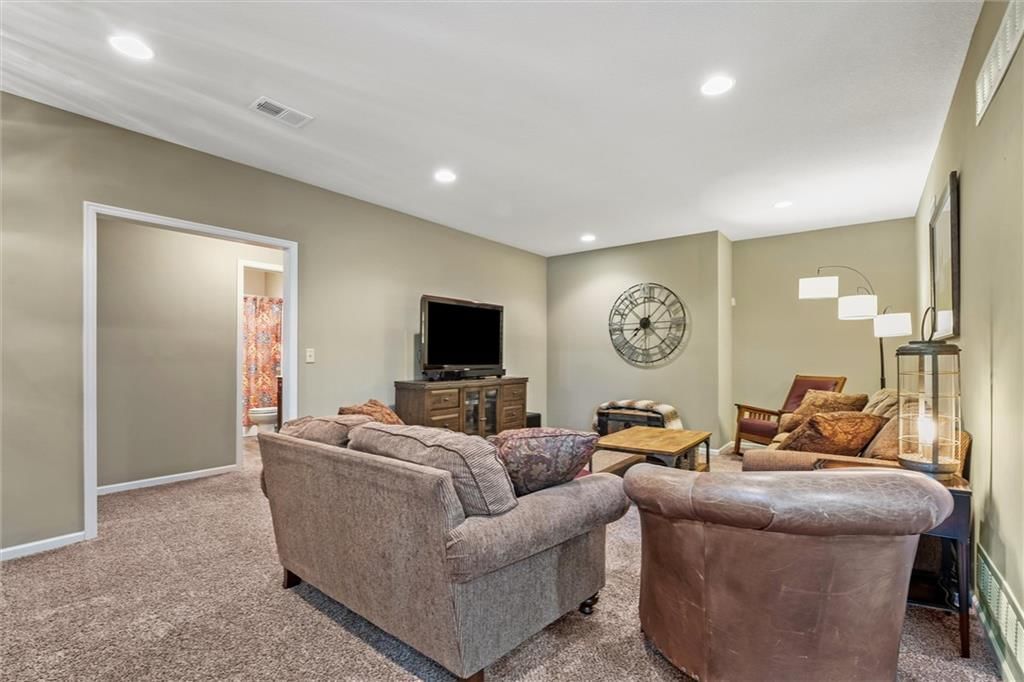 2314 W Hazelwood Street — photo 29