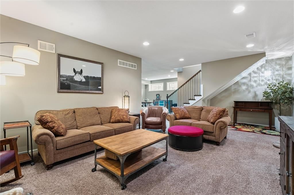 2314 W Hazelwood Street — photo 31