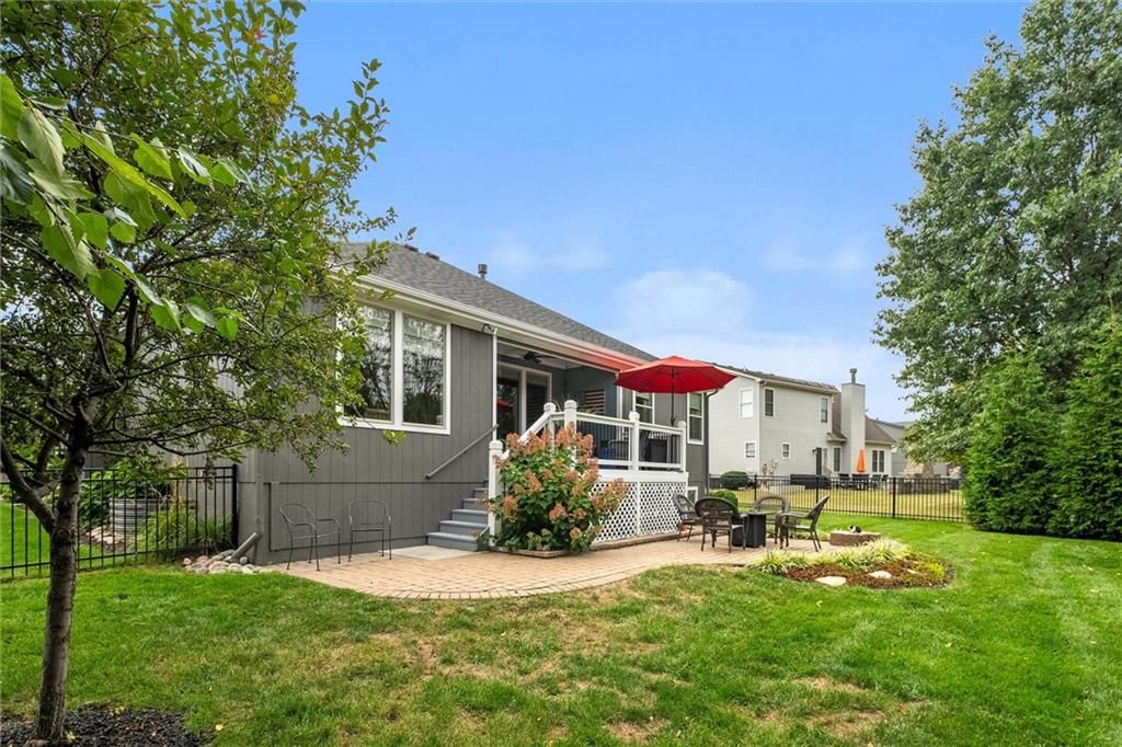 2314 W Hazelwood Street — photo 39