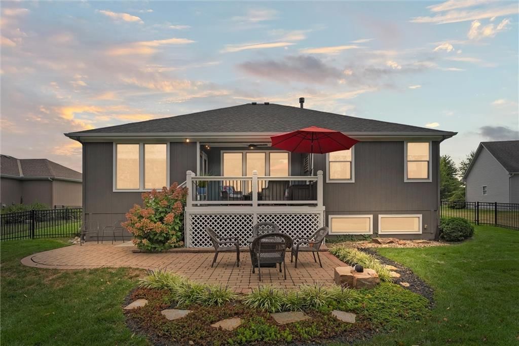 2314 W Hazelwood Street — photo 41