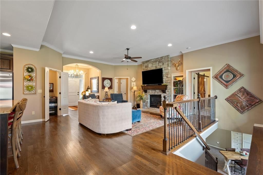 2314 W Hazelwood Street — photo 9