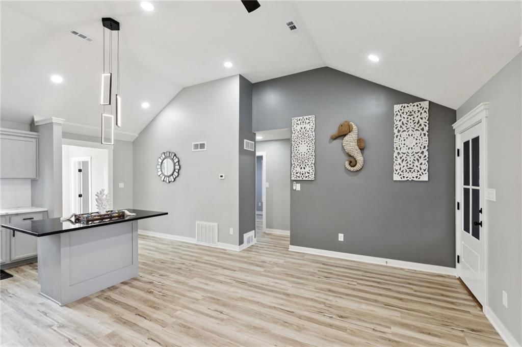 2913 S 52nd Terrace — photo 5